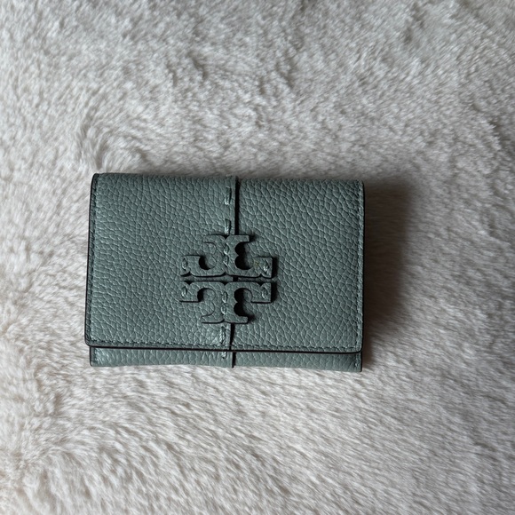 Tory Burch McGraw Leather Flap Card Case In Blue Celadon Small Leather Wallet - Picture 4 of 10